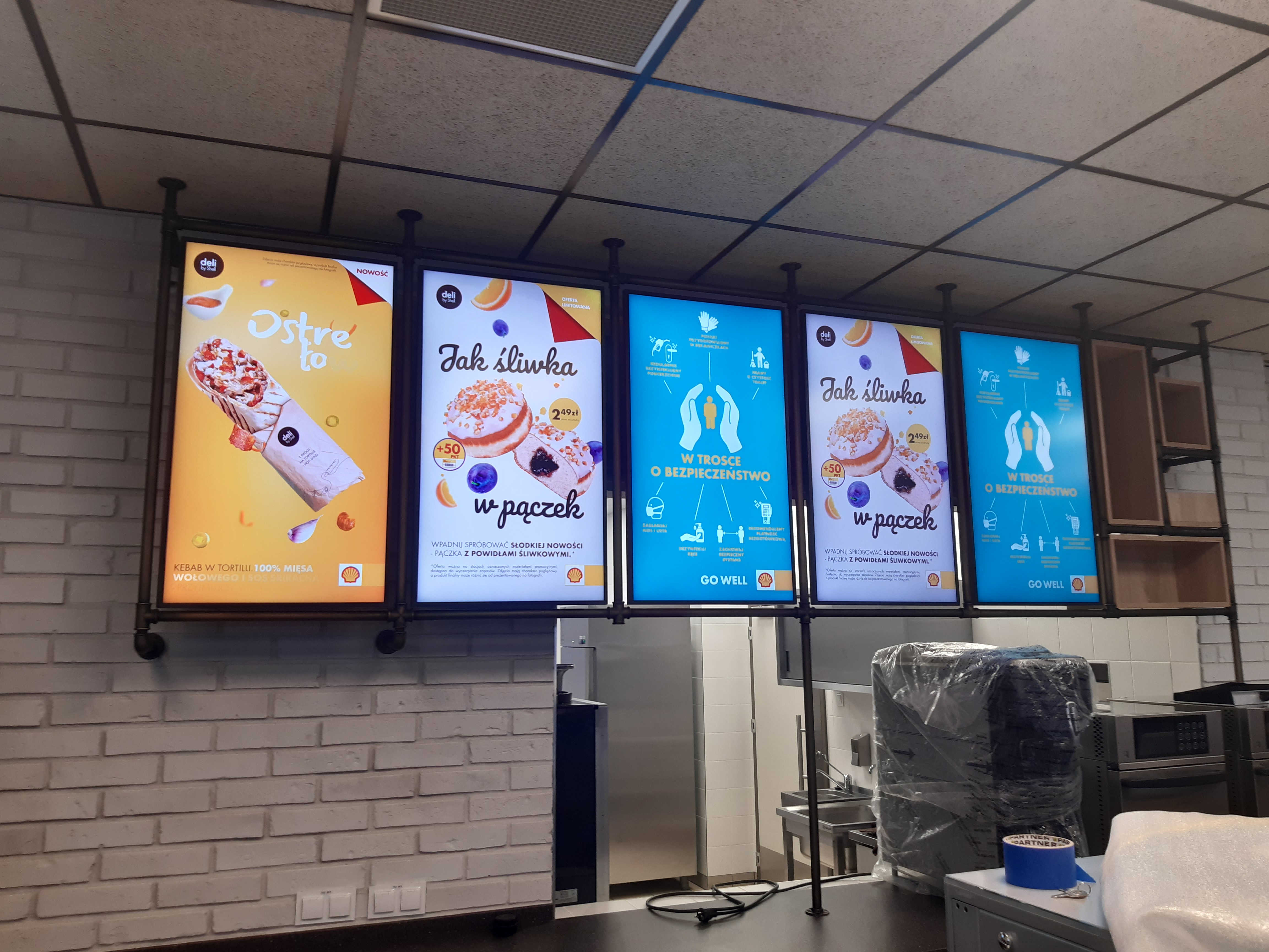 Monitory na stacji benzynowej